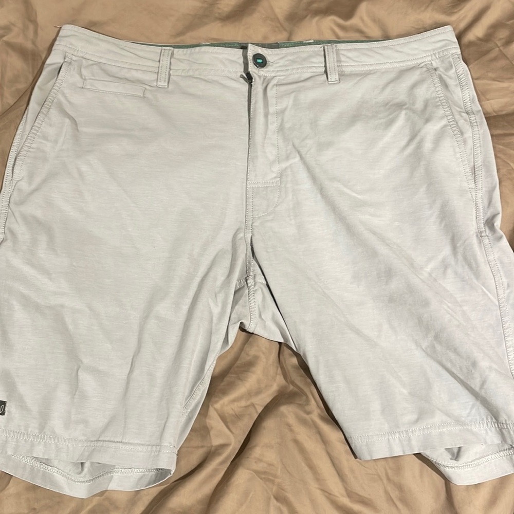 Link soul golf shorts